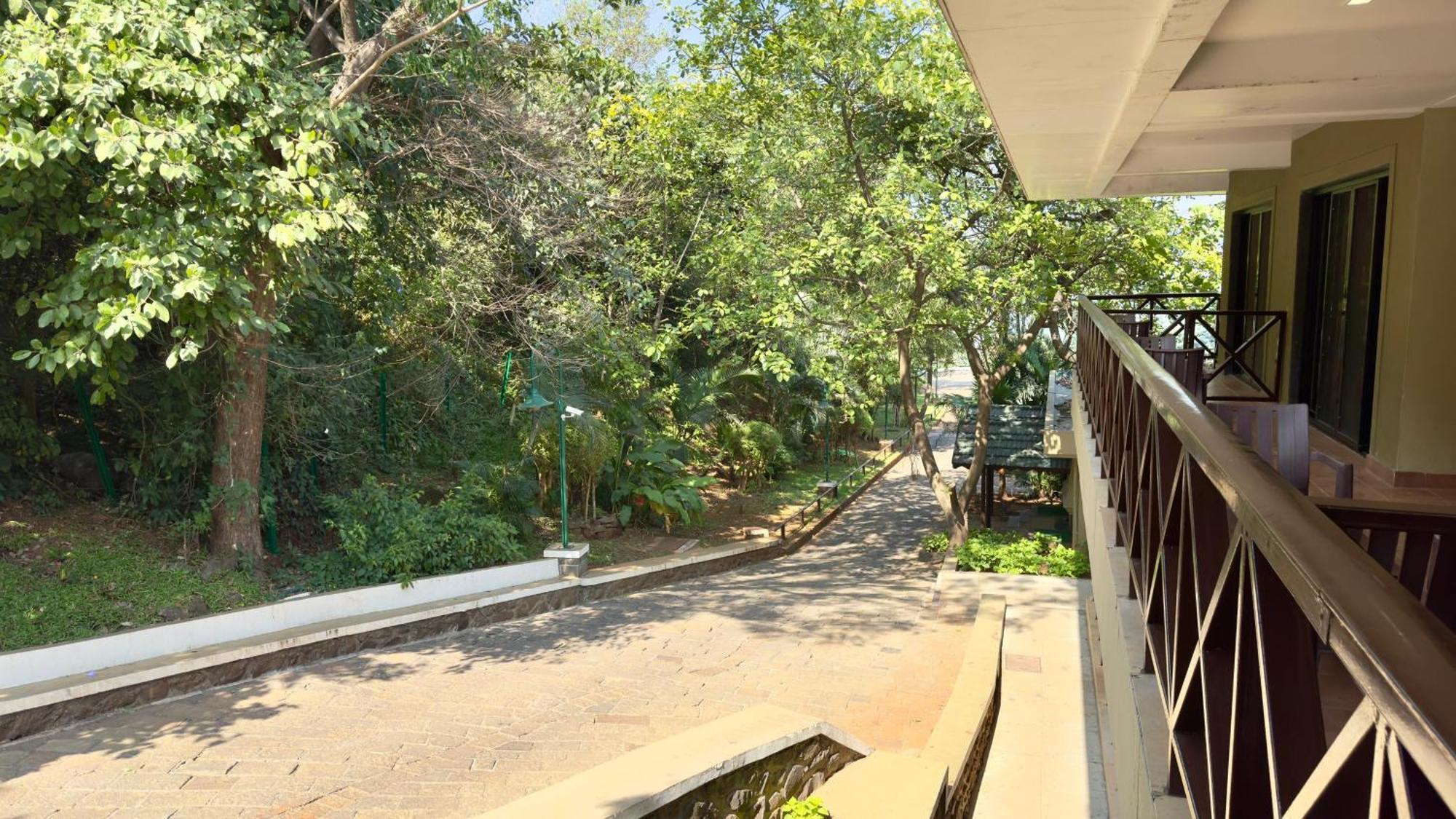 Upper Deck Resort - Stay And Relax At The Highest Peak Lonavala Exterior foto